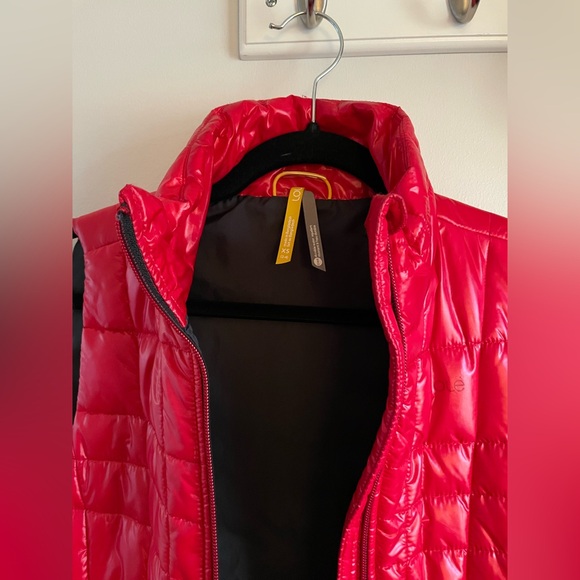 Lole Red and Black Quilted Vest - Picture 3 of 3